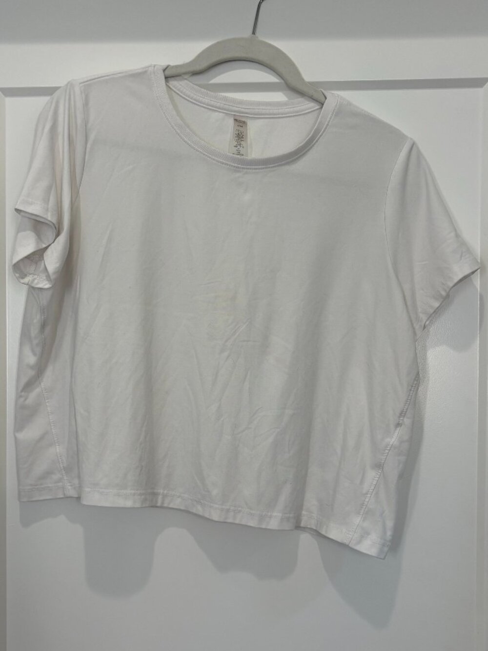 Beyond Yoga white cropped short-sleeve crew neck T-shirt L